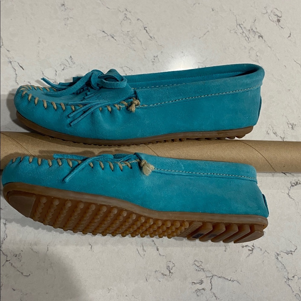 Minnetonka Women's Vibrant Blue Moccasins - Picture 4 of 8